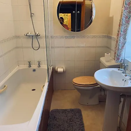 1mb 3 Bedroom Stone Stunning Location *