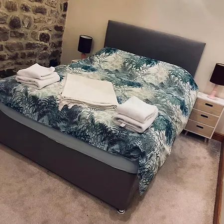 1mb 3 Bedroom Stone Stunning Location