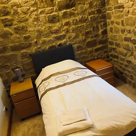 1mb 3 Bedroom Stone Stunning Location 度假居